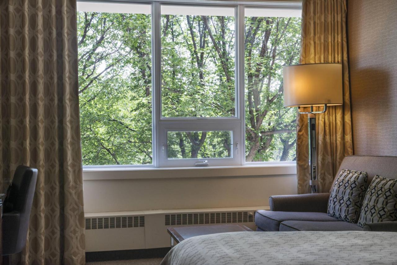 Sheraton Cavalier Saskatoon Hotel Экстерьер фото