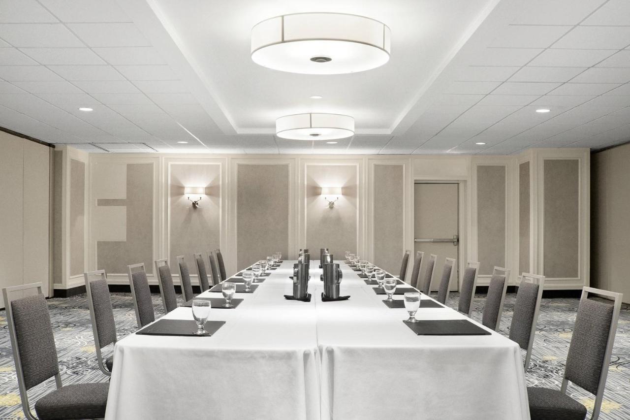 Sheraton Cavalier Saskatoon Hotel Экстерьер фото