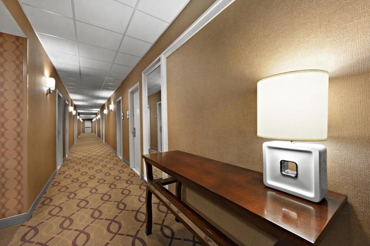 Sheraton Cavalier Saskatoon Hotel Экстерьер фото