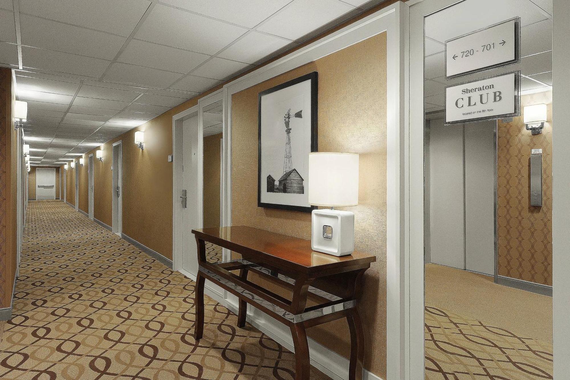 Sheraton Cavalier Saskatoon Hotel Экстерьер фото
