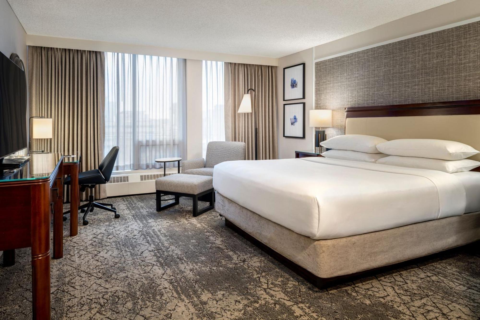 Sheraton Cavalier Saskatoon Hotel Экстерьер фото