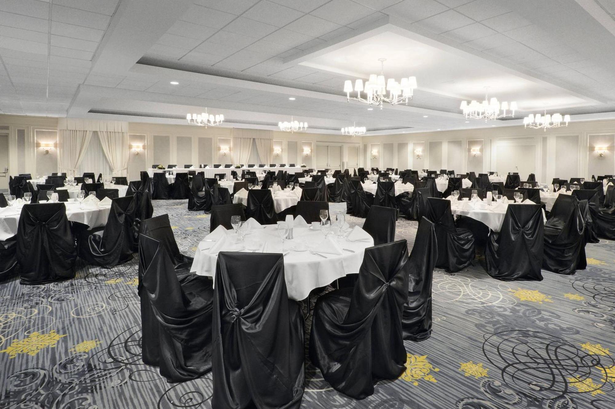 Sheraton Cavalier Saskatoon Hotel Экстерьер фото