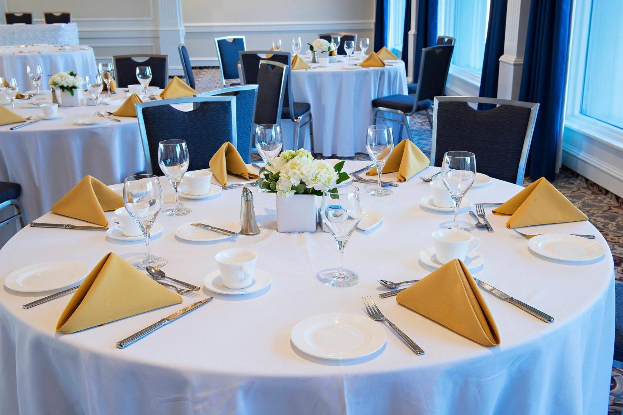 Sheraton Cavalier Saskatoon Hotel Экстерьер фото