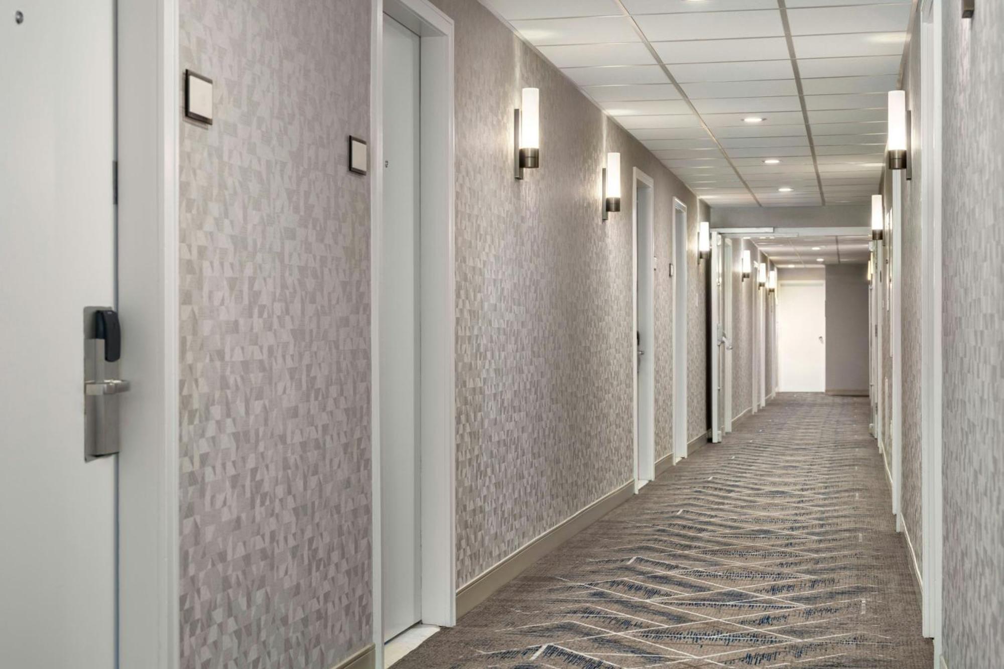 Sheraton Cavalier Saskatoon Hotel Экстерьер фото